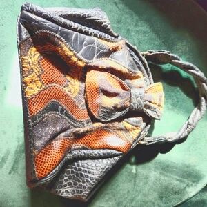 80S HANDBAG w/ BUTTERFLY HINGE